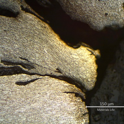 Micrographic detail of the secondary cracks opened to the external side of the pipe. The cracks are associated to large plastic deformation.