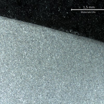 Macrographic detail of a longitudinal section of the pipe at the fracture position, in the thinner thickness.  The external side of the pipe (OD) is to the left in the figure, and the internal side of the pipe is to the rigth in the figure.  The fracture occurred by shearing the pipe in a single event (probably due to tensile stresses during removal).