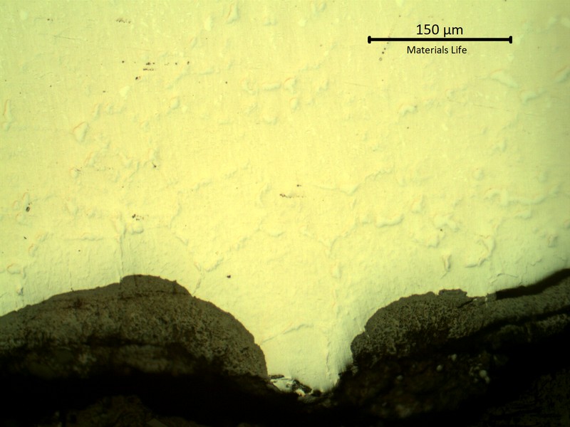 SAMPLE 3, CLOSE TO THE SURFACE OF SIDE A - Micrography, as polished, of the oxides at the process side.  In this region there is an oxide layer, not continuous but with no localized penetrations.