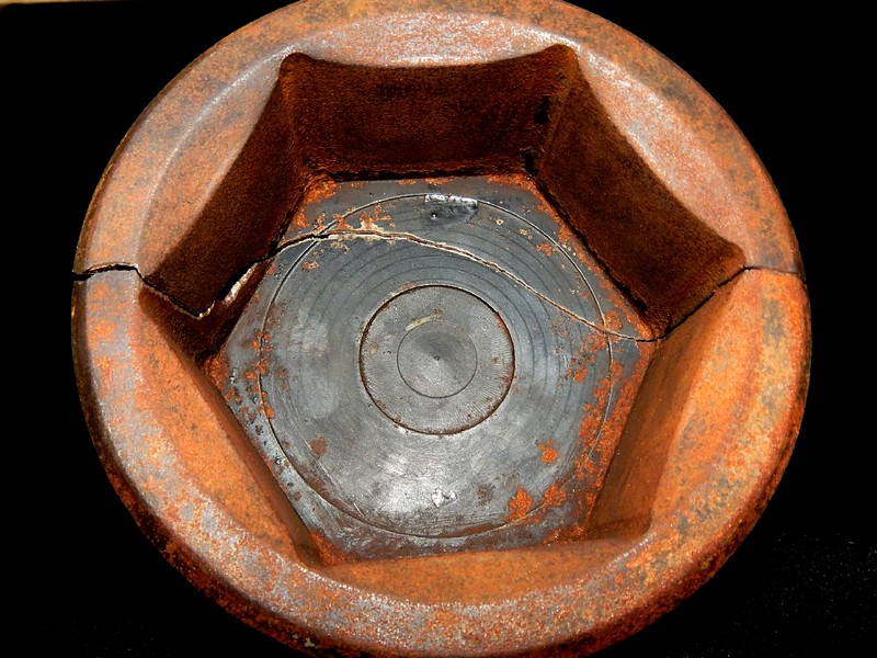 General view of the broken socket.  It was broken in two parts and shows no evidences of plastic deformation associated to the rupture.