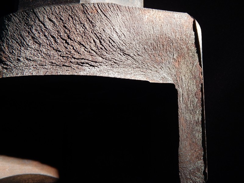 Fracture appearance of one side of the broken part showing chevron marks coming from the thinner part of the fracture. The socket thickness is only 13 mm at this point.
