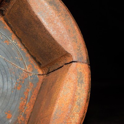 General view of the broken socket. The failure occurred during service, when the tool was tightening 3 3/4" bolts at 75% of the torque capacity. The fracture occurred associated to the smaller section of the socket, thickness of 13 mm, at the corner of the radio, that is a stress concentration raiser.