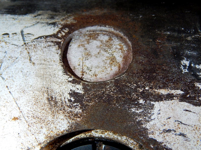 General view of the cylindrical valve body, 6 5/8" nominal diameter, showing a transverse straight crack at the external surface.