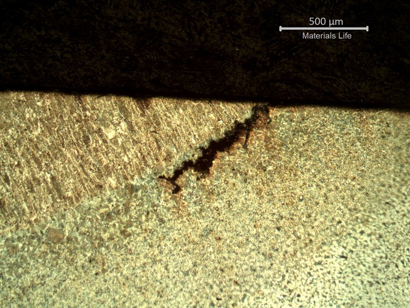 Micrography of the external tube surface, presenting a crack at the weld margin.  This cracking could have been created by thermal induced cycles (fatigue), but it did not propagate into the tube wall.  In some regions of the external side of the tube the weld metal was detached.