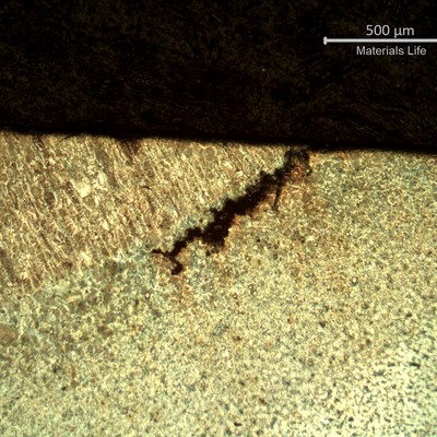 Micrography of the external tube surface, presenting a crack at the weld margin.  This cracking could have been created by thermal induced cycles (fatigue), but it did not propagate into the tube wall.  In some regions of the external side of the tube the weld metal was detached.
