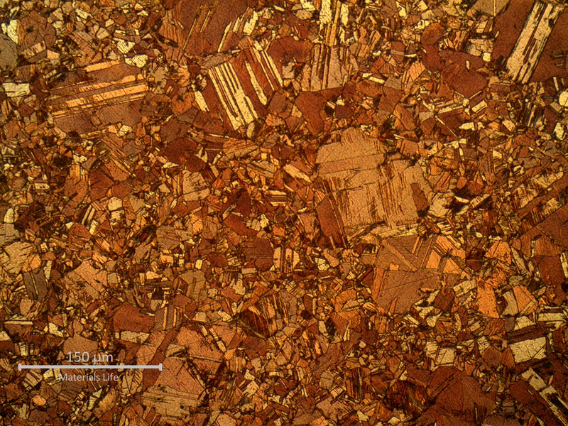 Micrography of the tranverse section of the tube, in the center of the thickness. There are small grains and large grains, characterizing a dual grain size. The large grains size is about 100 microns, more than 10 times larger than the average size of the smaller grains size.