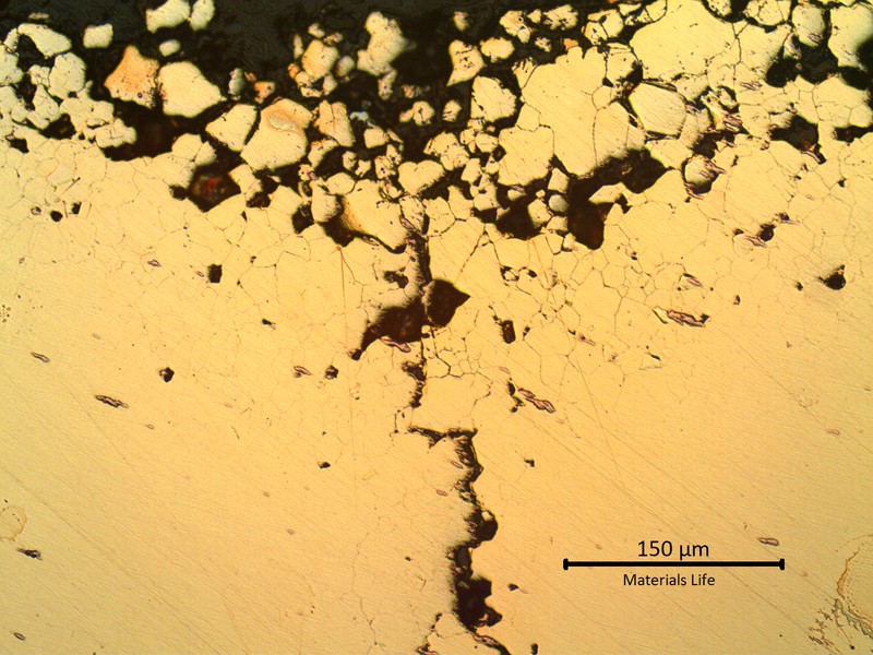 Micrographic detail of the external side of the tube, showing the layer of intergranular corrosion and the through ewall integranular stress corrosion cracking.