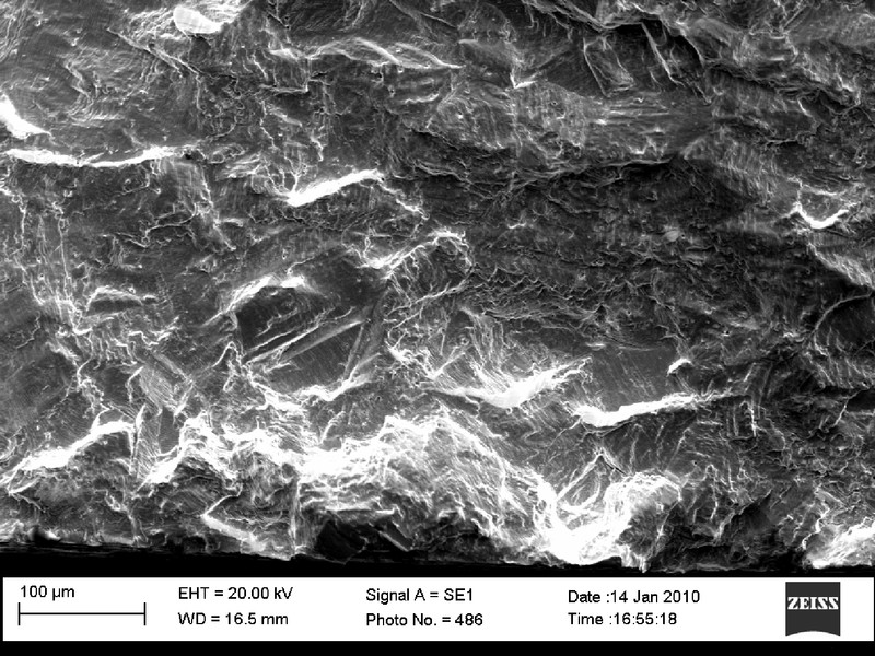 Fracture surface of the tubing, close to the outer diameter.