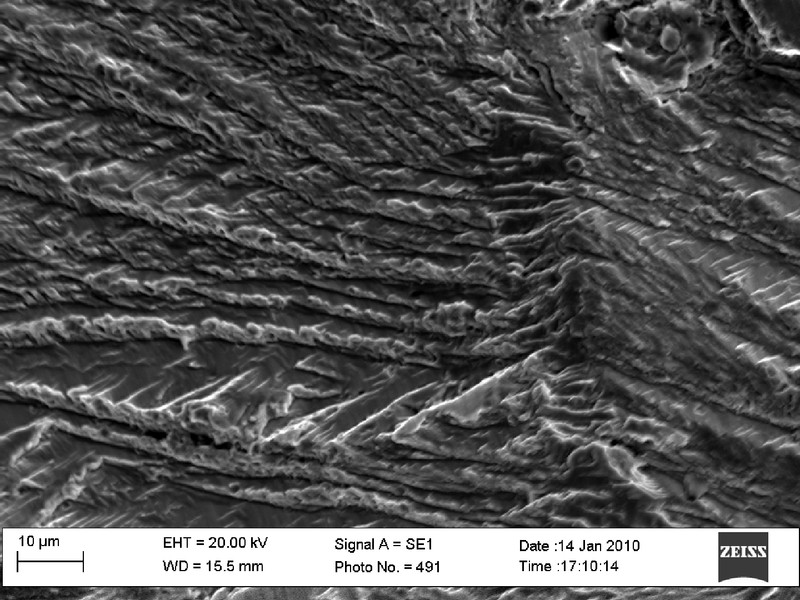 When the fracture propagates, the striation becomes wider and with transgranular irregular steps.