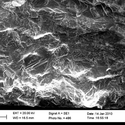 Fracture surface of the tubing, close to the outer diameter.