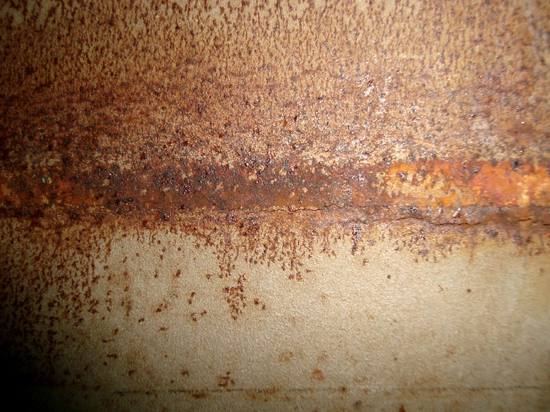 Detail of the external side of the stub end showing that the cracking is circunferential, located in a corroded surface, that corresponds to the confined region under the flange.