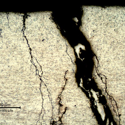 Micrography of the stub end close to the external surface, outer diameter in the top of the image, presenting multiple cracks starting fro the surface and propagating into the thickness, through wall.