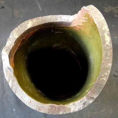 View of the fracture.  The internal green coating was removed only close to the fracture.