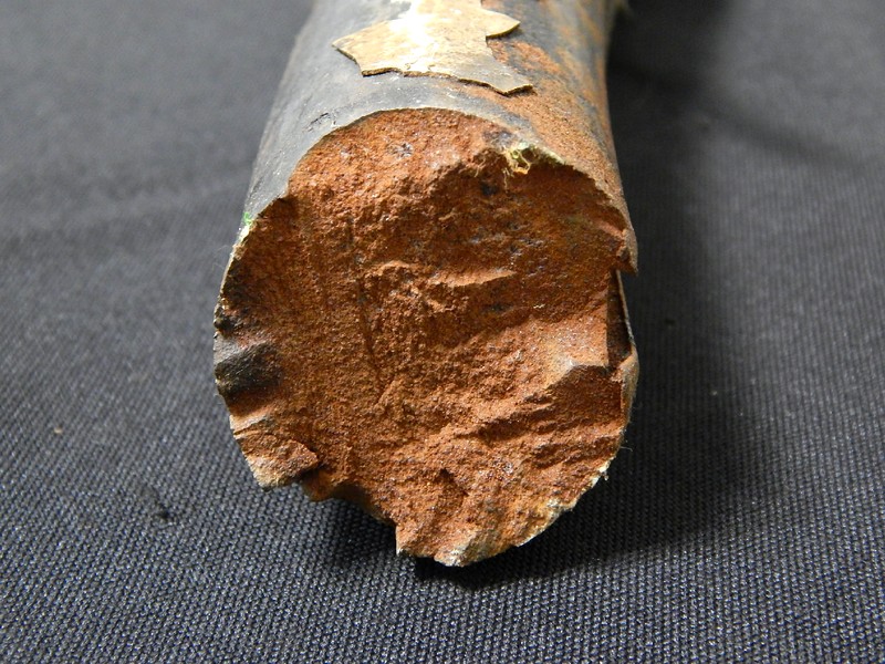 Same aspect of the previous image after cleaning, showing a subcritical propagation aspect (fatigue), starting at the groove (ID) and also at the clamp surface in the OD.