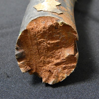 Same aspect of the previous image after cleaning, showing a subcritical propagation aspect (fatigue), starting at the groove (ID) and also at the clamp surface in the OD.