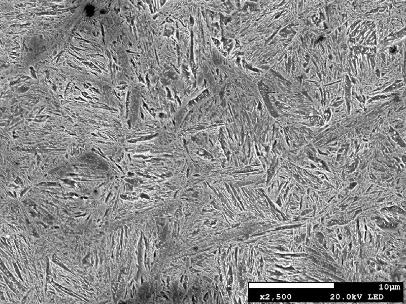 Micrographic detail of the martensitic structure, clearly obtained from a refined previous austenitic structure .