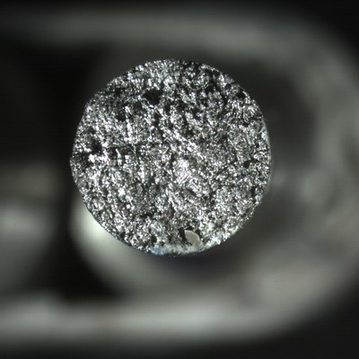 Aspect of the broken tensile testpiece, cylindrical, in a longitudinal direction in the tubular casting,  showing zero elongation and zero area reduction. The Yield Strenght (348MPa) is very close to the Ultimate Strenght (352MPa) in the tensile test. Yield to Ultimate ratio of 0.98.