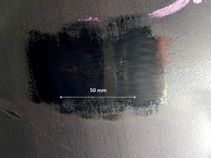 Aspect of one region where the cracks appeared, after grinding and polishing.  Several branched cracks located in welded regions.  It is the region where the sample was taken.