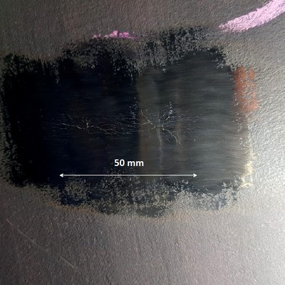 Aspect of one region where the cracks appeared, after grinding and polishing.  Several branched cracks located in welded regions.  It is the region where the sample was taken.