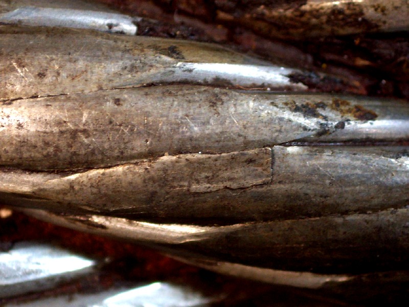 Detail of the cracks associated to deformed regions in the outer wire of a strand.