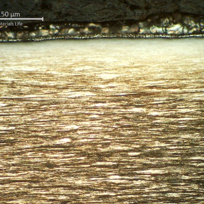 Metallographic aspect of the wire surface in the core wire of the IWRC, presenting the galvanized layer.