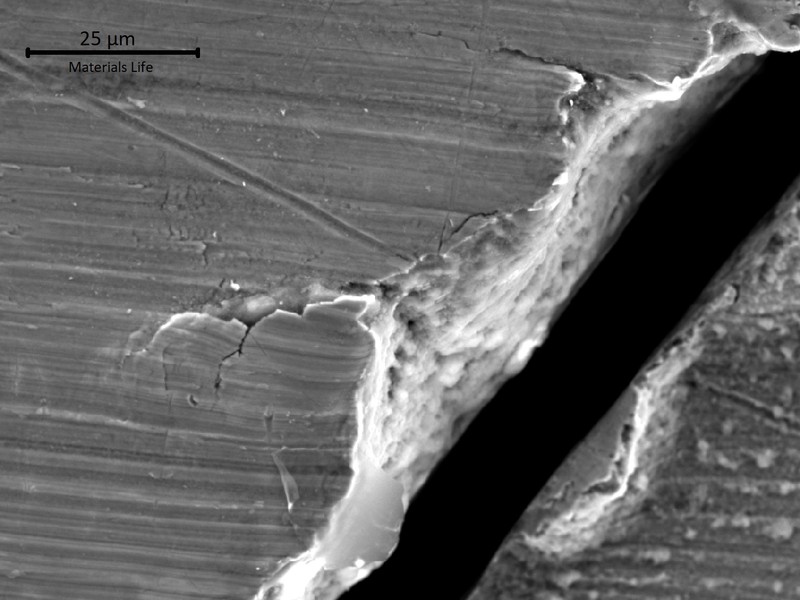 At the surface of the blade there are microcracks with a brittle aspect.