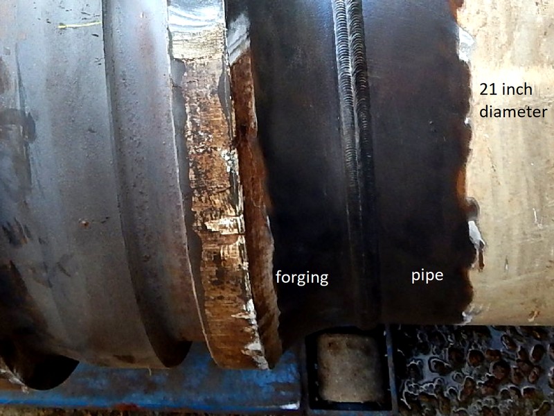 The drilling connector, 21" diameter, presented a crack at the margin of the weld in the forging side (left side of the weld in the figure).