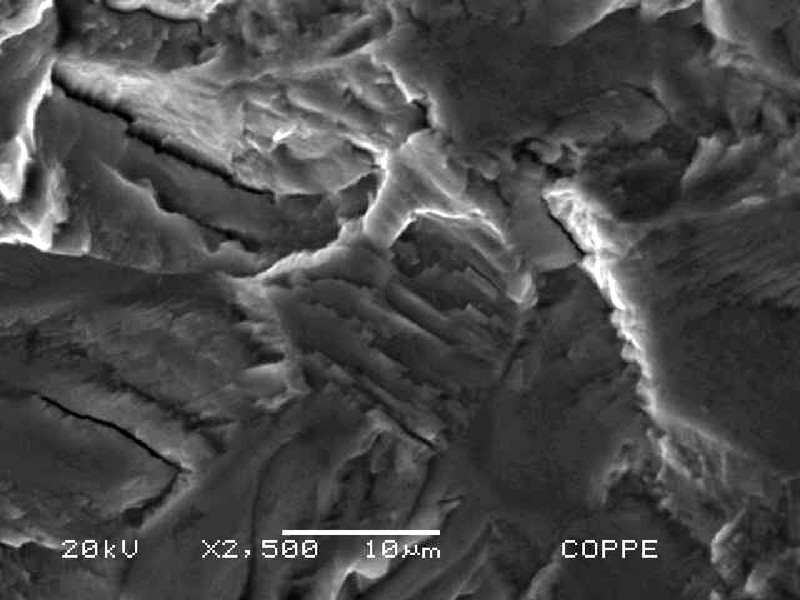 Fractography showing brittle secondaryy cracks in the region where the cracking was originated.