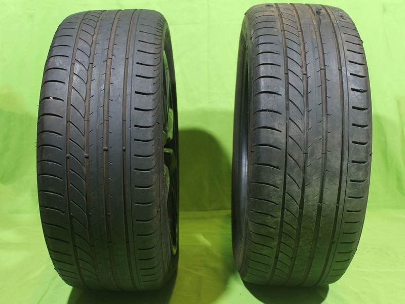 Aspect of the two wheels before disassembling the tires.