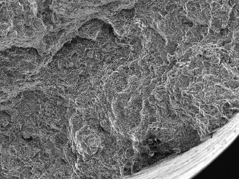 Low magnification view of the broken tensile specimen fracture surface. The same macroscopic aspect as the WHEEL 1 fracture surface.