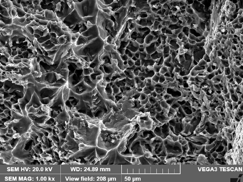 Detail of the broken tensile specimen fracture surface. Predominantly dimples.