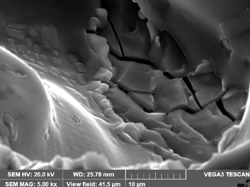 Detail of the small cracks in a brittle phase, analyzed by EDS as rich in iron.