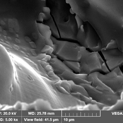 Detail of the small cracks in a brittle phase, analyzed by EDS as rich in iron.