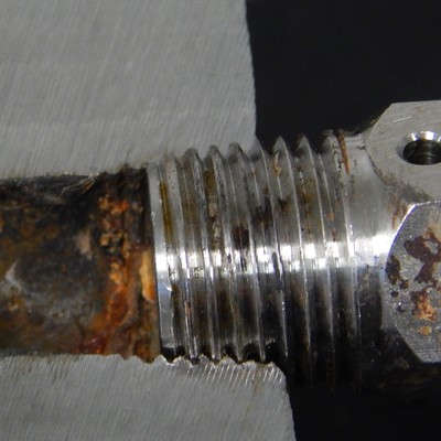 Macrosection of the valve body at the thread, showing the position where the fitting was installed.