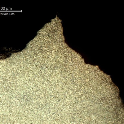 Micrography of the thread at the valve body surface, showing localized dissolution of the thread.